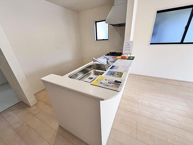 リビングダイニングになります。ご家族そろっての素敵な空間になりそうですね。