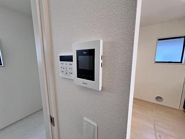 訪問者を確認できるTVモニター付きインターフォンです。