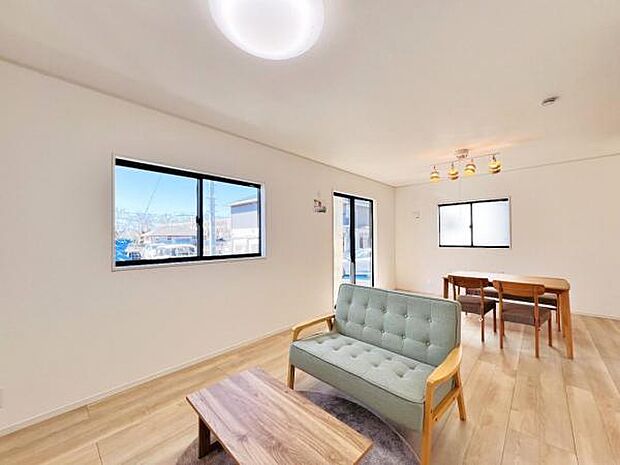 家族団らんの場所としてゆったりと居心地の良いリビングです。