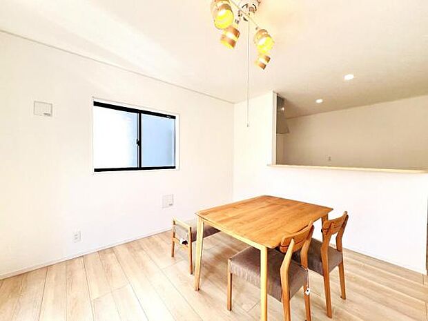 ご家族の温かい時間を演出するダイニングスペースです。