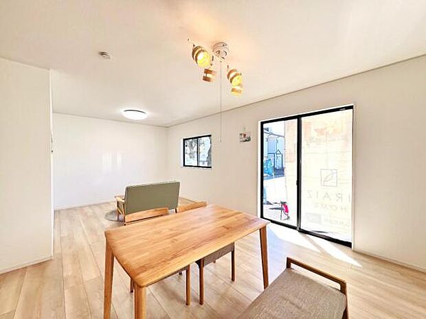 リビングダイニングになります。ご家族そろっての素敵な空間になりそうですね。