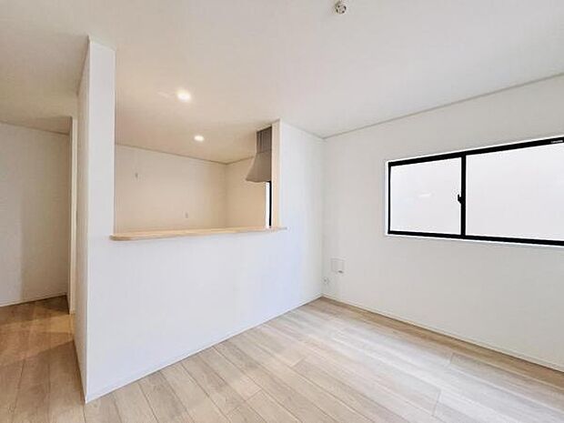 リビングダイニングになります。ご家族そろっての素敵な空間になりそうですね。