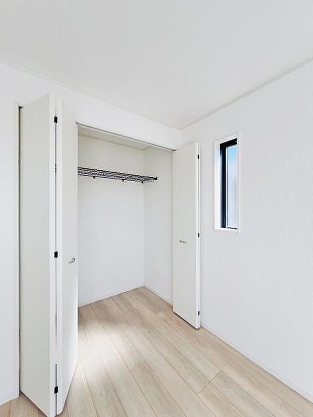 いつでもお部屋をスッキリお使い頂ける収納スペースを設置。