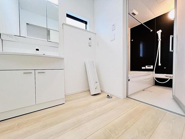 脱衣所は小さなお子様がいるご家庭にも重宝されます。