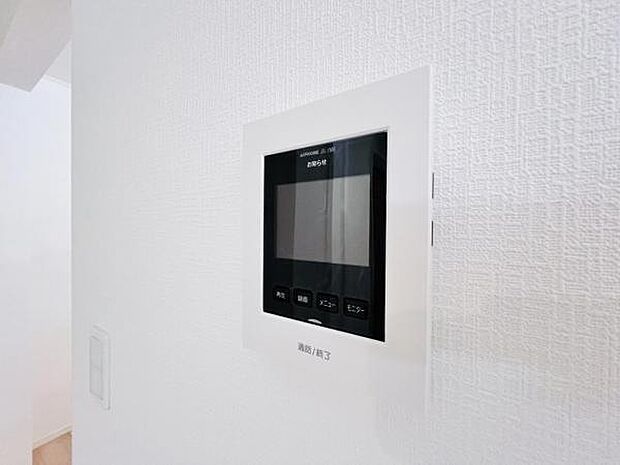 訪問者を確認できるTVモニター付きインターフォンです。