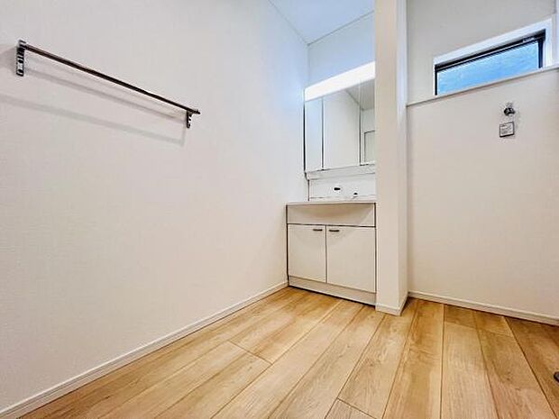 脱衣所は小さなお子様がいるご家庭にも重宝されます。