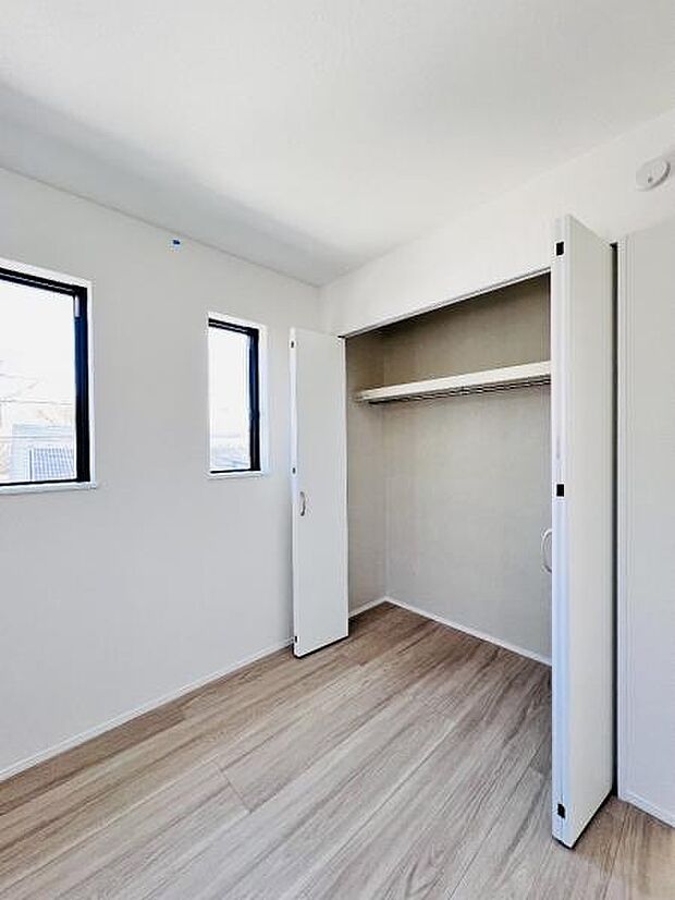 いつでもお部屋をスッキリお使い頂ける収納スペースを設置。