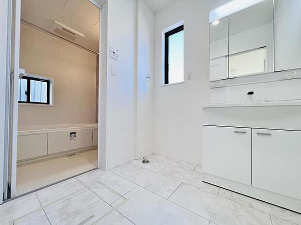 脱衣所は小さなお子様がいるご家庭にも重宝されます。