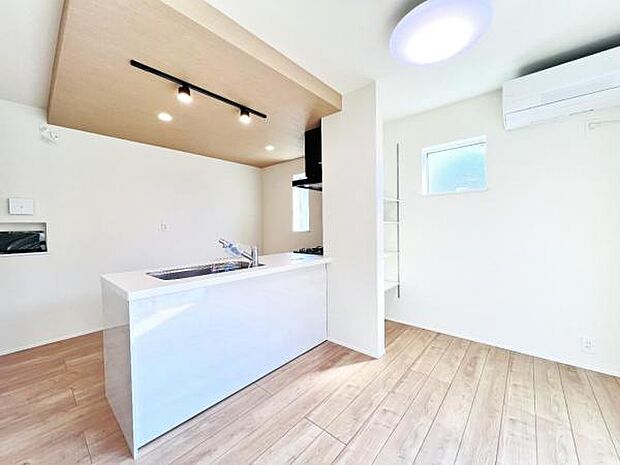 ご家族の温かい時間を演出するダイニングスペースです。