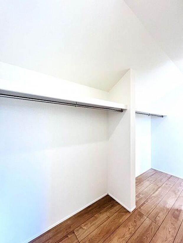 いつでもお部屋をスッキリお使い頂ける収納スペースを設置。