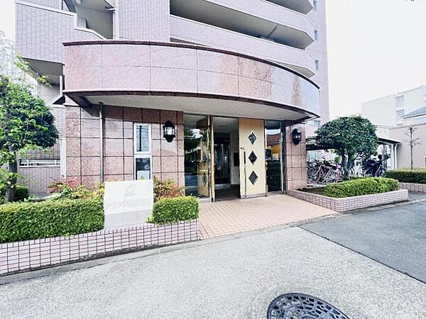 エントランスです。皆様やお客様をお出迎え致します。
