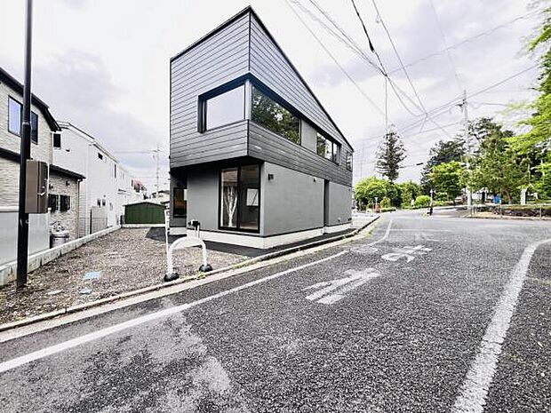 お庭スペースは、ガーデニングやお子様との外遊びなど多彩な用途でお楽しみいただけます。