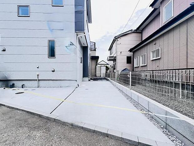 駐車場ももちろん完備しておりますのでお車所有の方にも心強いです。