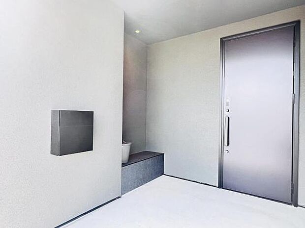いつも気持ちよくご家族を迎えられる玄関です。