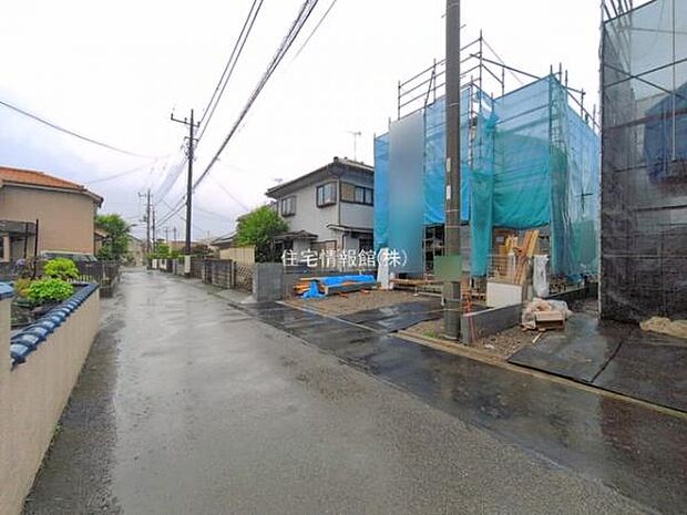 前面道路を含めた現地写真です。