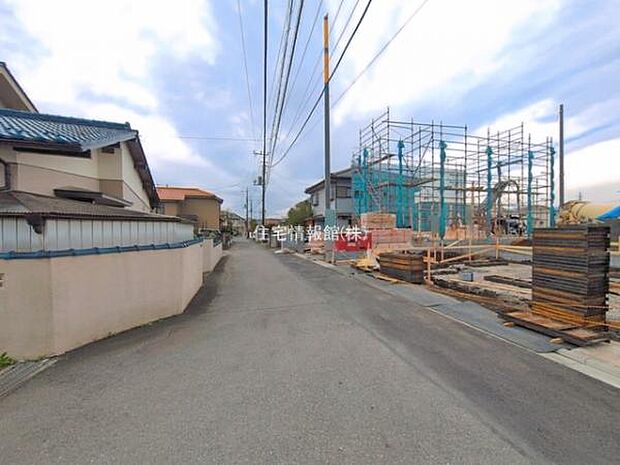 前面道路を含めた現地写真です。