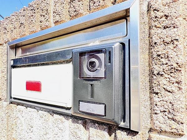 訪問者を確認できるTVモニター付きインターフォンです。