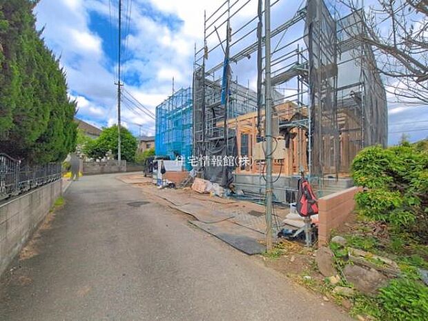前面道路を含めた現地写真です。
