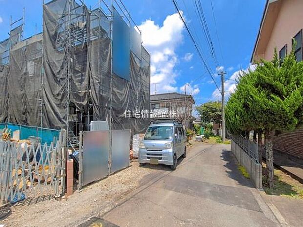 前面道路を含めた現地写真です。