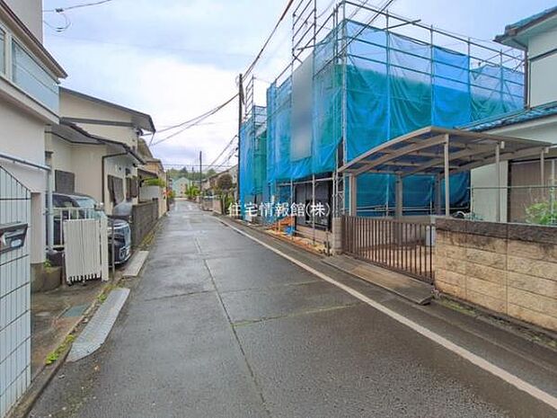 前面道路を含めた現地写真です。