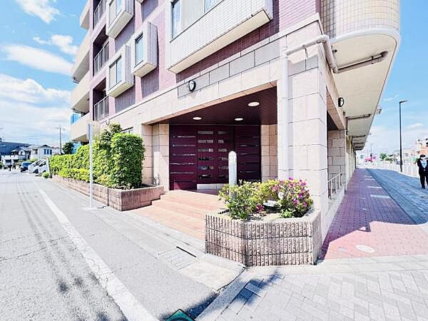 エントランスです。皆様やお客様をお出迎え致します。