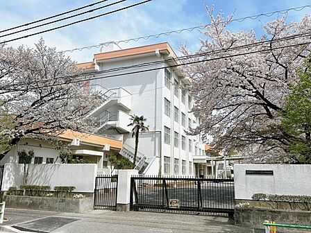 昭島市立つつじが丘小学校まで約1130m(徒歩15分)
