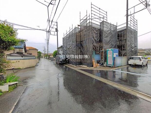 前面道路を含めた現地写真です。