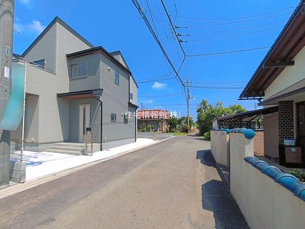 前面道路を含めた現地写真です。