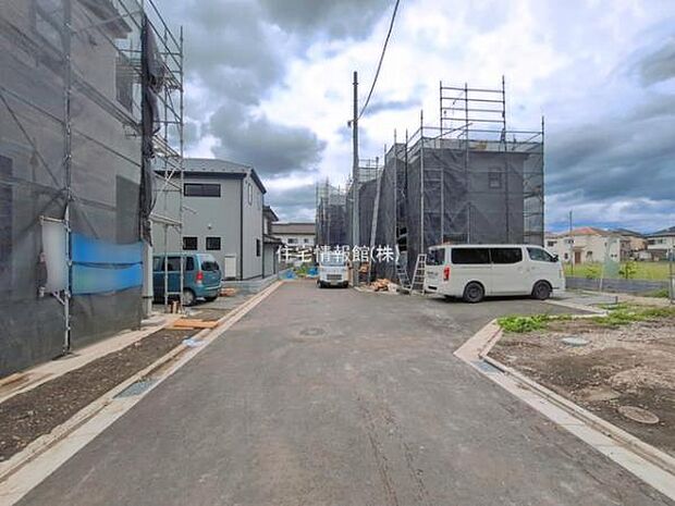 前面道路を含めた現地写真です。