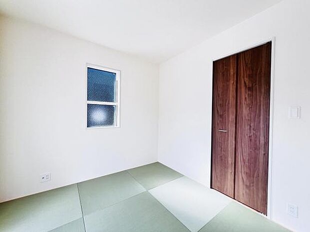 和室スペースです。畳のお部屋は寛げる空間ですね。