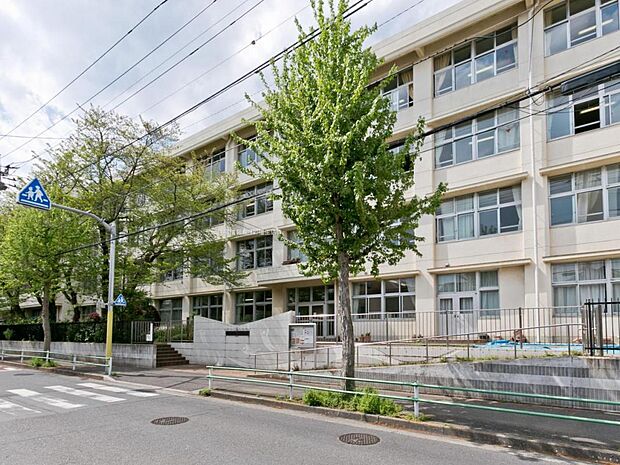 羽村市立羽村第三中学校まで約550m（徒歩7分）