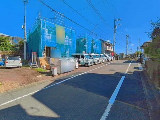 前面道路を含めた現地写真です。