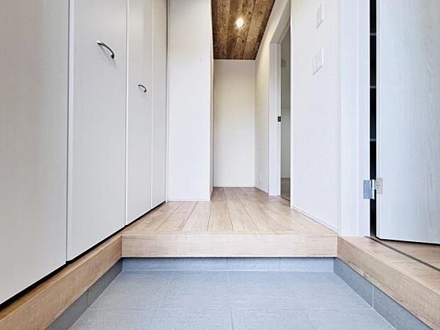いつも気持ちよくご家族を迎えられる玄関です。