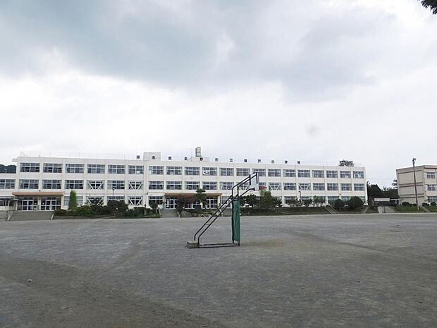 あきる野市立増戸小学校まで約390m(徒歩5分)