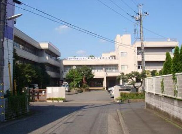 青梅市立友田小学校まで約800m(徒歩10分)