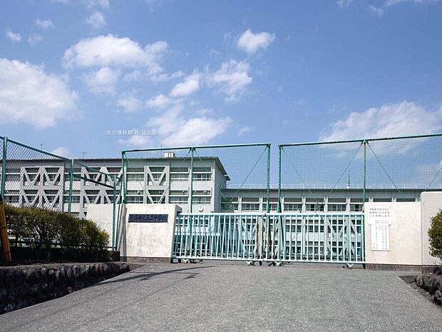青梅市立 第二中学校まで約1360m(徒歩17分)