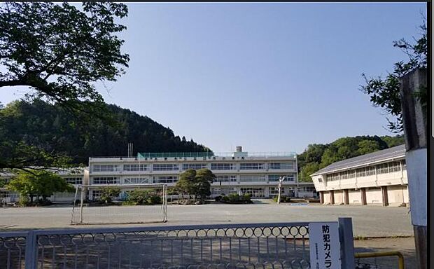 あきる野市立五日市小学校まで約1960m(徒歩25分)
