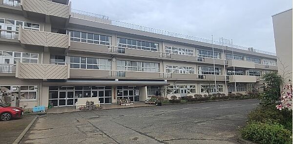 青梅市立第五小学校まで約2500m（徒歩32分）