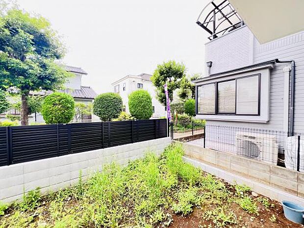 お庭スペースは、ガーデニングやお子様との外遊びなど多彩な用途でお楽しみいただけます。