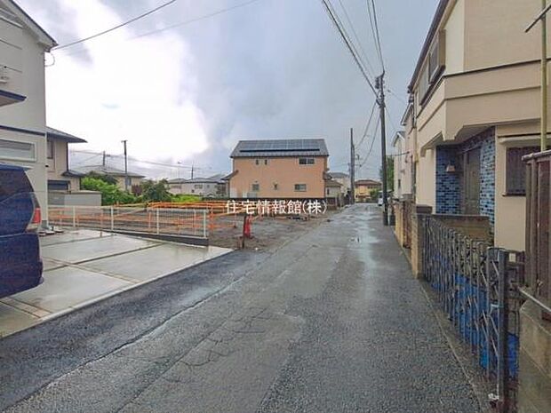 前面道路を含めた現地写真です。