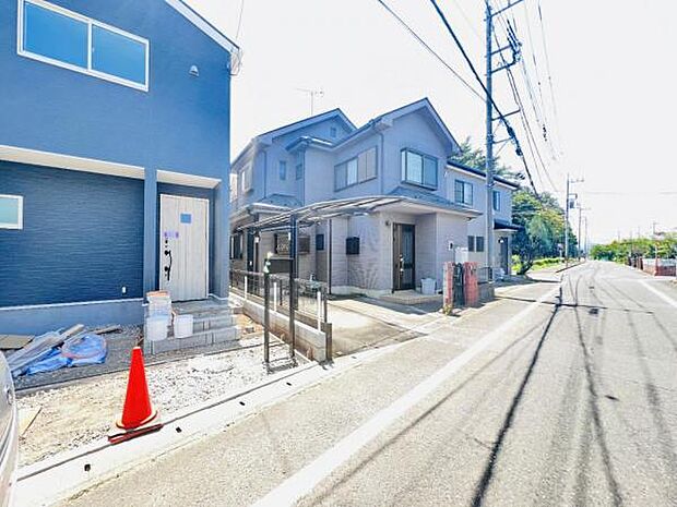 前面道路を含めた現地写真です。