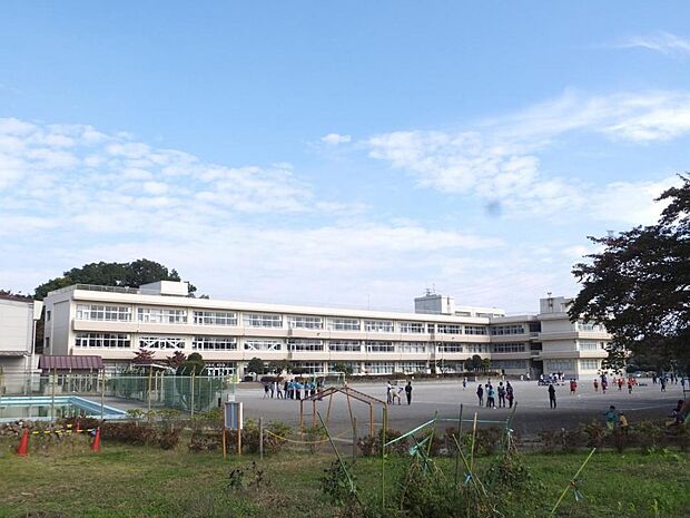 青梅市立新町小学校まで約1100m(徒歩14分)