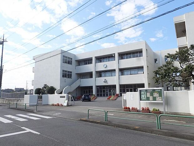 青梅市立新町中学校まで約1200m(徒歩15分)