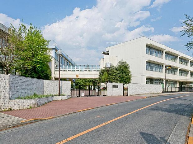 羽村市立羽村第一中学校まで約1820m（徒歩23分）