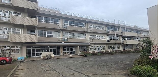 青梅市立第五小学校まで約2850m(徒歩36分)