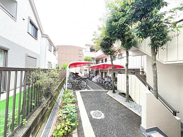 敷地内の駐輪場です。