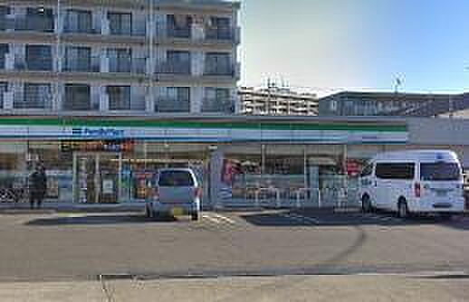ファミリーマート 羽村市役所通店まで約880m(徒歩11分)