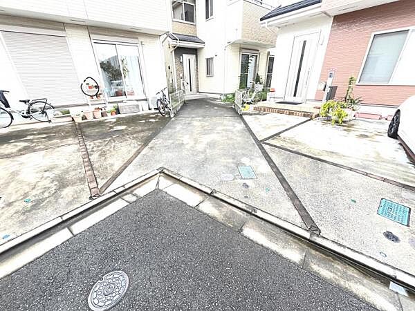 駐車場ももちろん完備しておりますのでお車所有の方にも心強いです。