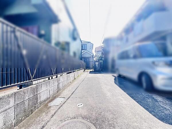 前面道路を含めた現地写真です。