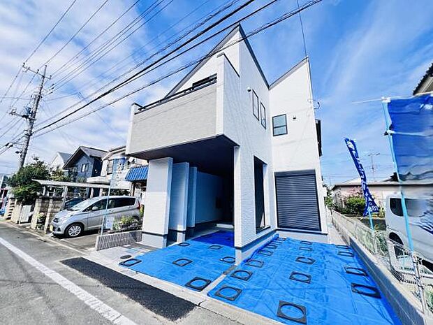駐車場ももちろん完備しておりますのでお車所有の方にも心強いです。